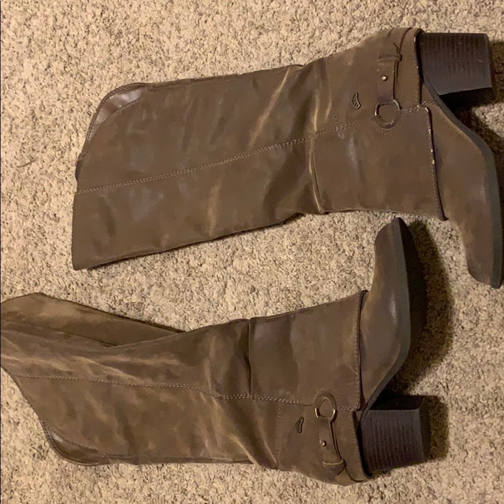 Selling these boots!!